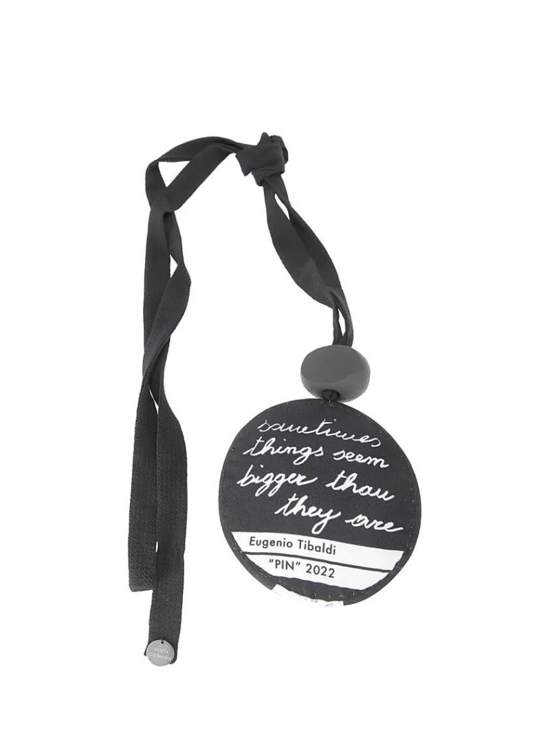 Maria Calderara Kettingen - Fabric Necklace With Pendant in black